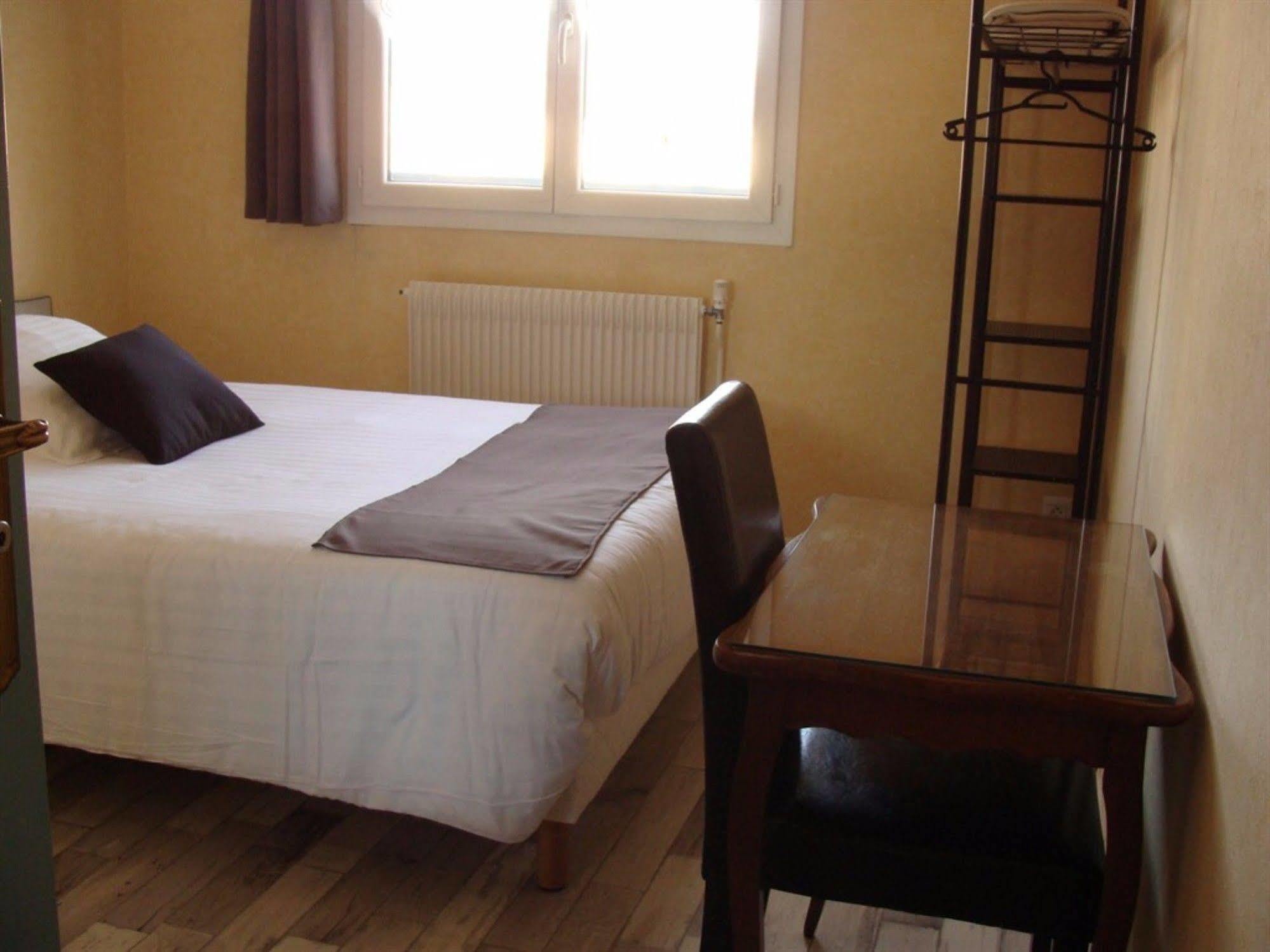 Hotel Le Flaubert Fougères Esterno foto
