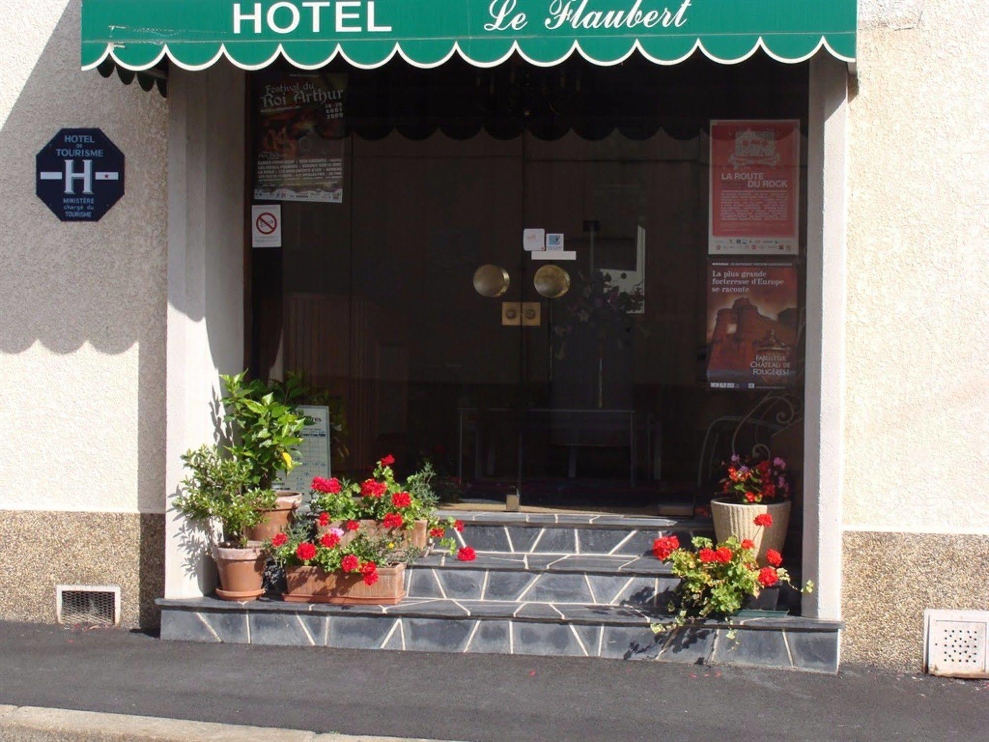 Hotel Le Flaubert Fougères Esterno foto